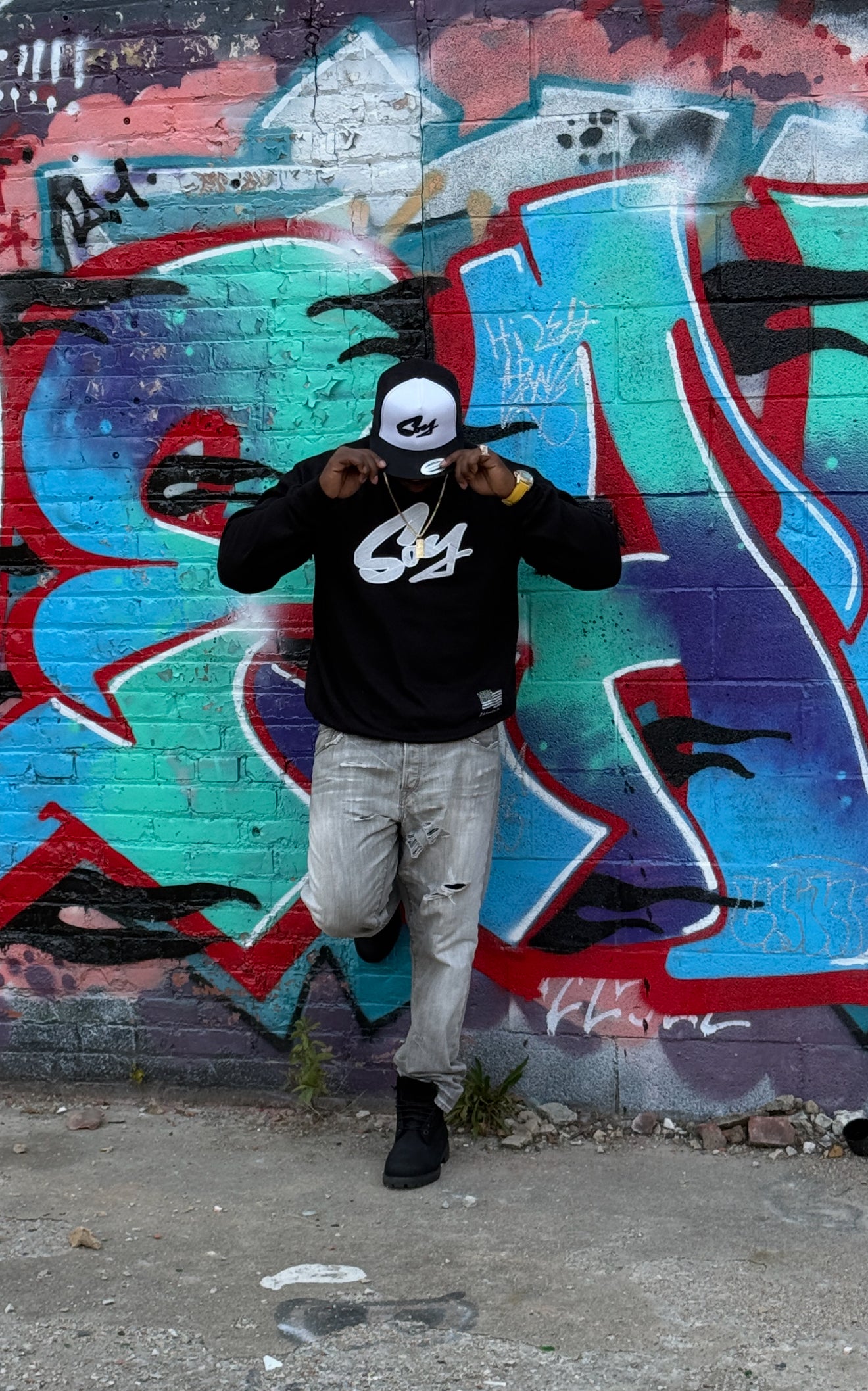 Black and white soy sweater.